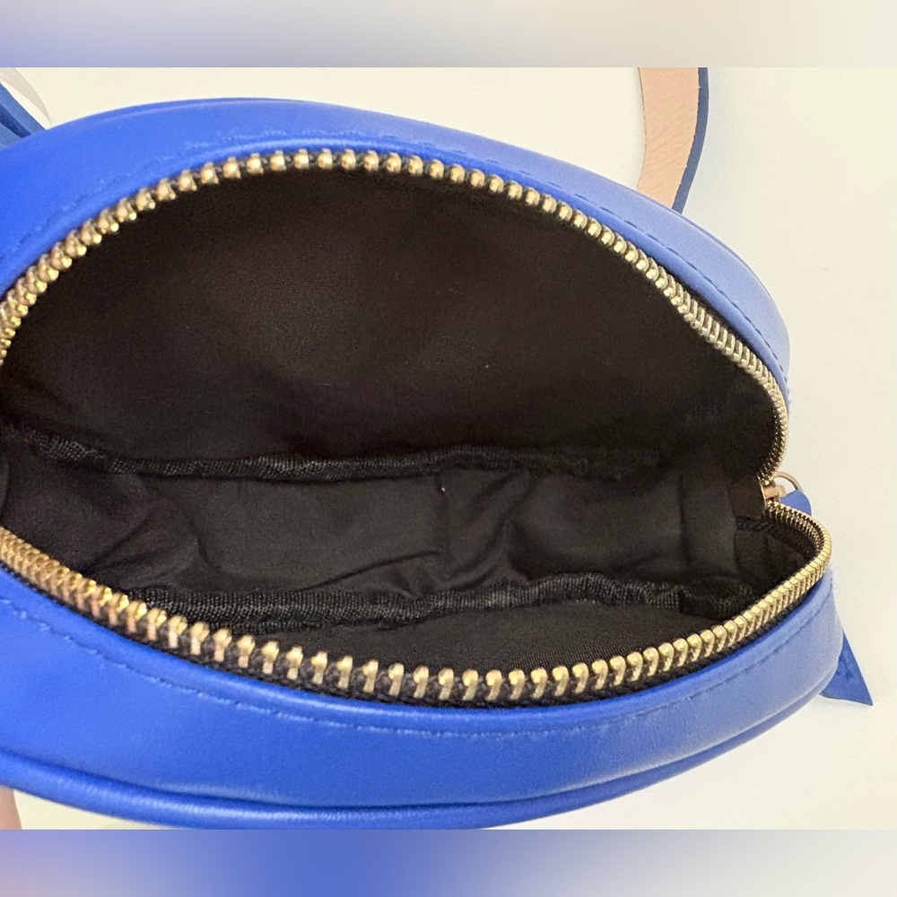 NWOT Royal Blue Quilted Women's Belt Bag with Gold Buckle. - Picture 6 of 9